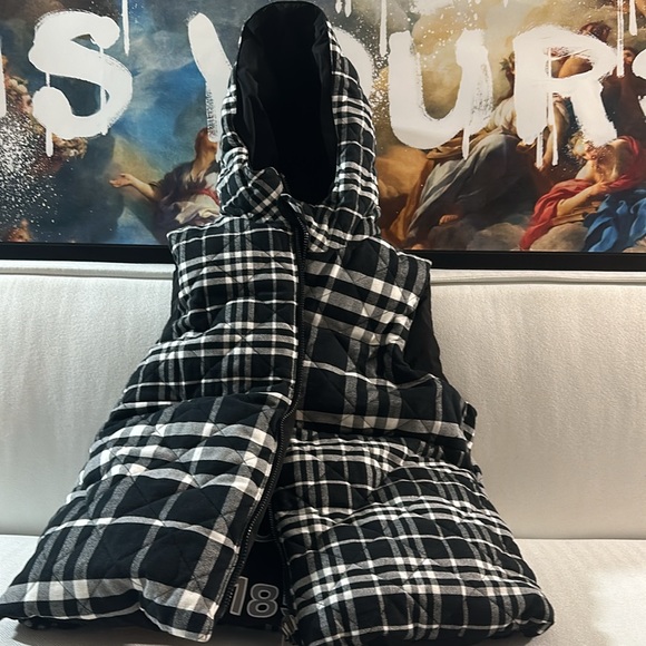 This is a size 14 or a small fit a big kid small man. Reversible Burberry puffer - Picture 5 of 6